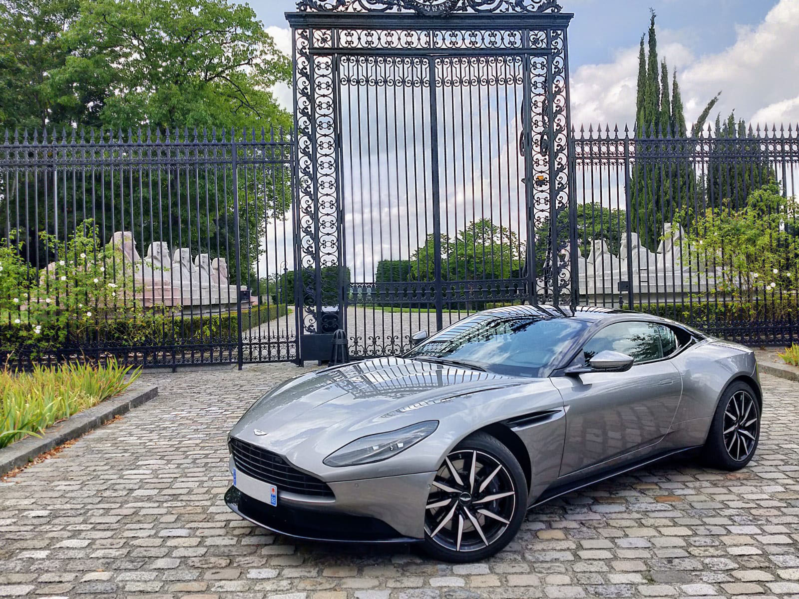 Aston Martin DB11