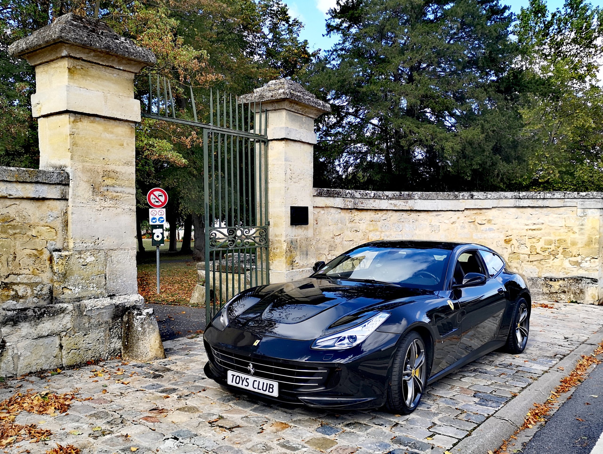 FERRARI GTC4LUSSO