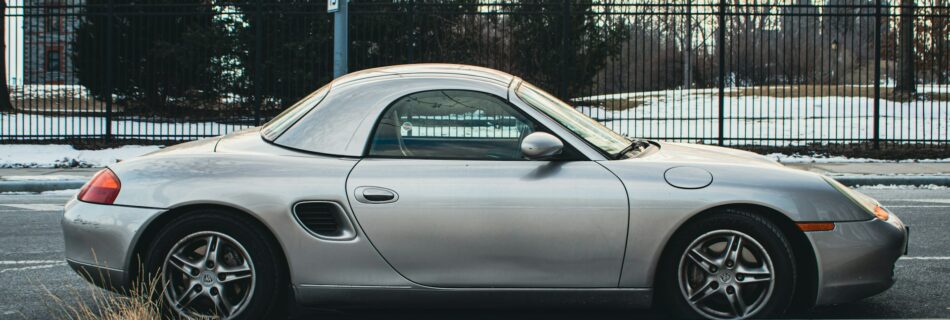 Compacte, pure, intemporelle : l’essence même du cabriolet sportif